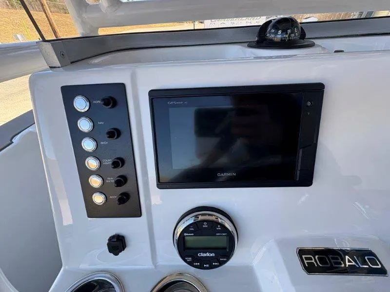Slide: The Image of Robalo R202 Explorer 2020 - 37
