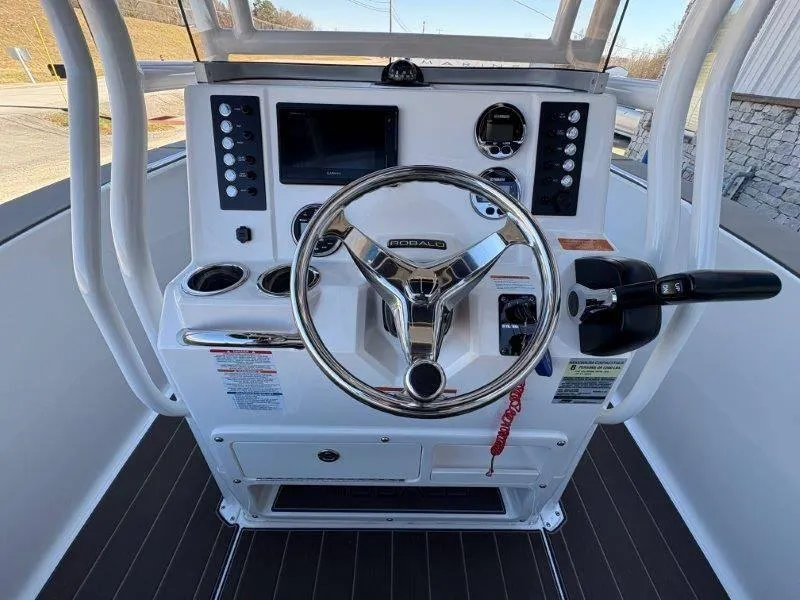 Slide: The Image of Robalo R202 Explorer 2020 - 41