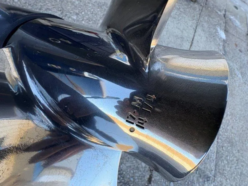 Slide: The Image of Robalo R202 Explorer 2020 - 44