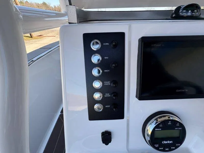 Slide: The Image of Robalo R202 Explorer 2020 - 45