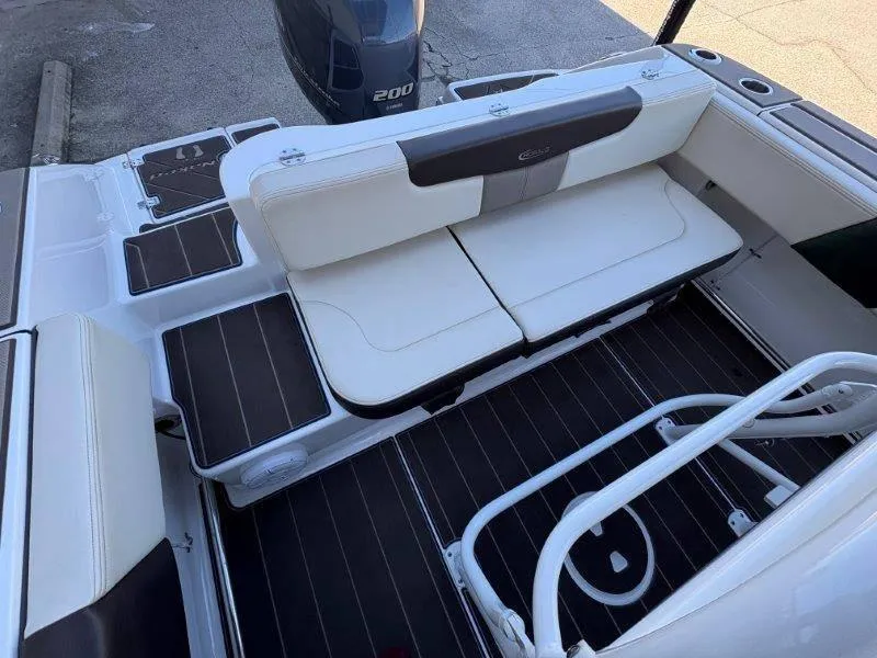 Slide: The Image of Robalo R202 Explorer 2020 - 49