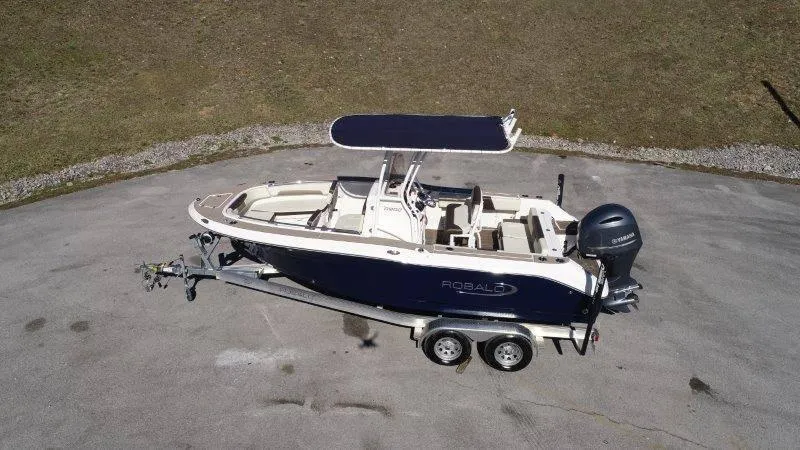 Slide: The Image of Robalo R202 Explorer 2020 - 5