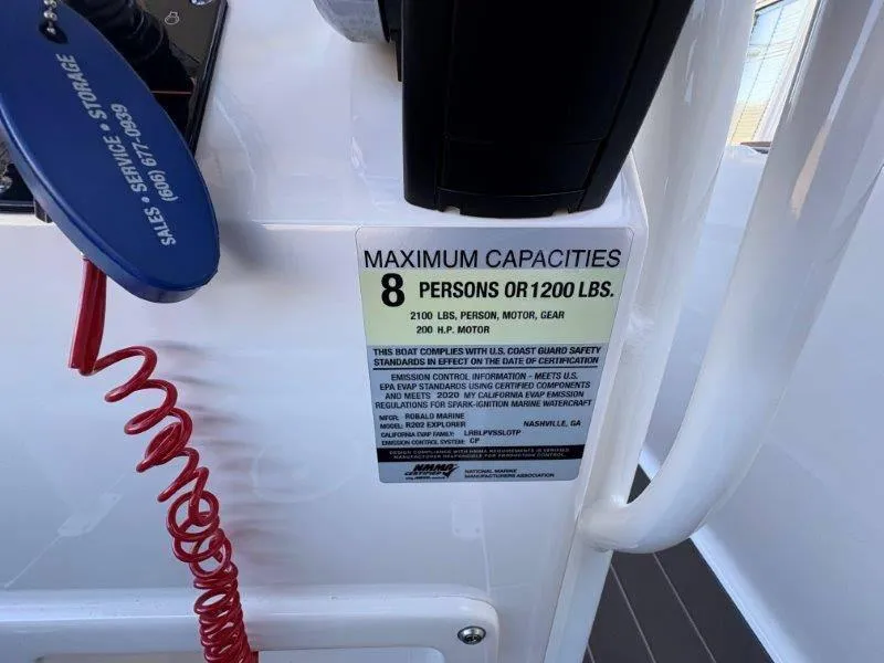 Slide: The Image of Robalo R202 Explorer 2020 - 50