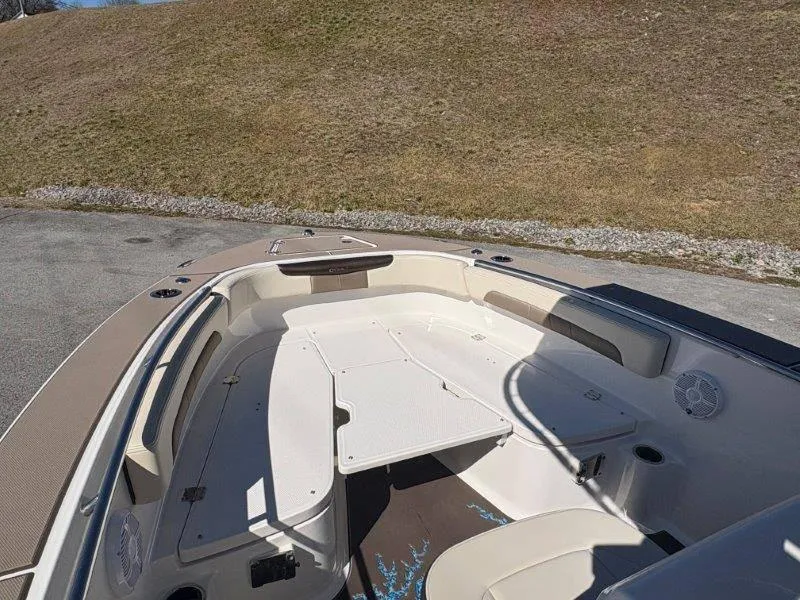 Slide: The Image of Robalo R202 Explorer 2020 - 51