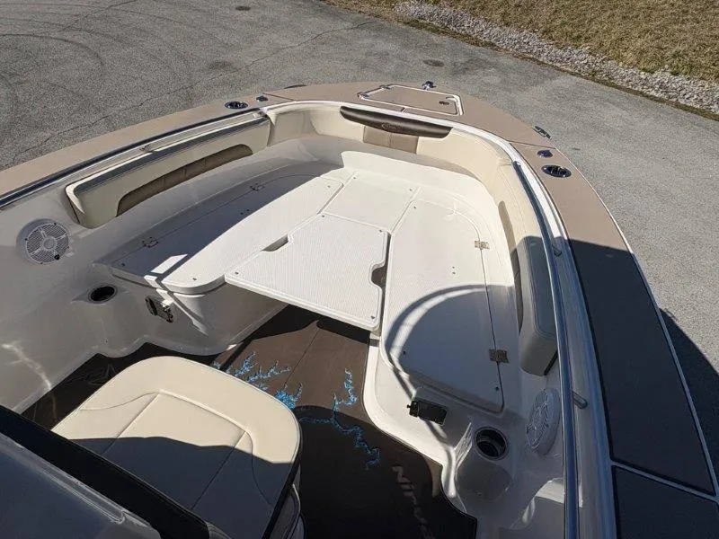 Slide: The Image of Robalo R202 Explorer 2020 - 52