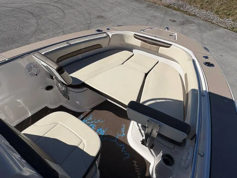 Slide: The Image of Robalo R202 Explorer 2020 - 56