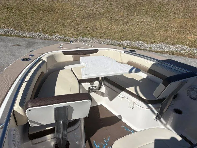 Slide: The Image of Robalo R202 Explorer 2020 - 57