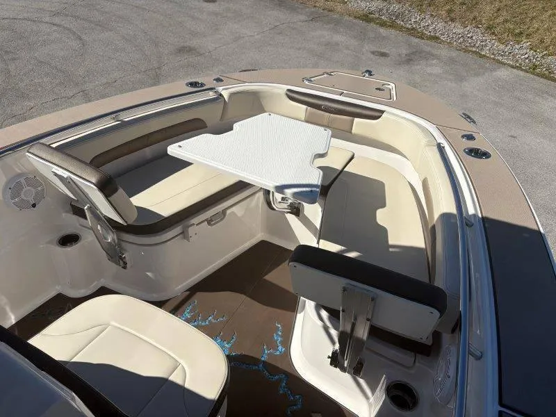 Slide: The Image of Robalo R202 Explorer 2020 - 62