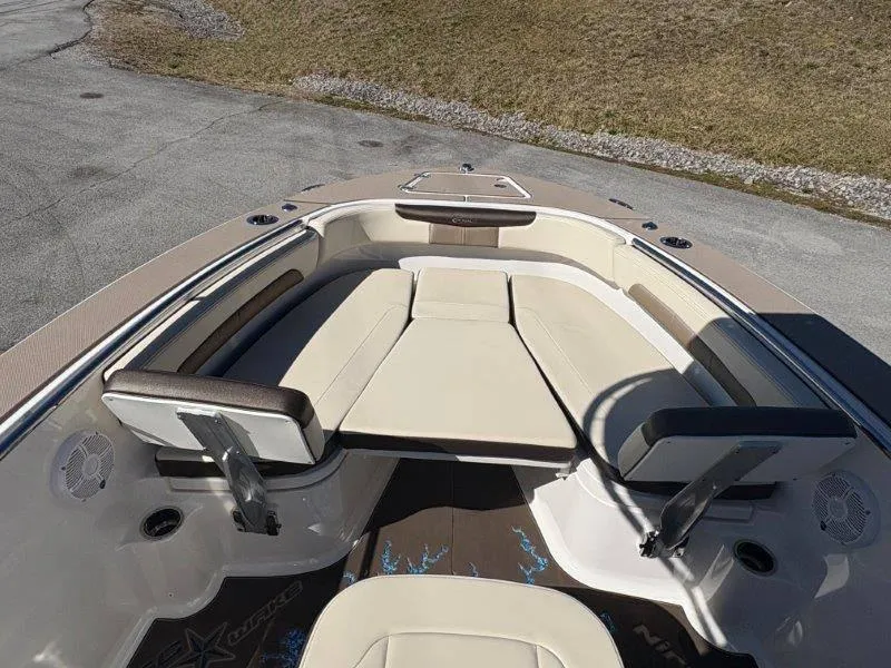 Slide: The Image of Robalo R202 Explorer 2020 - 63