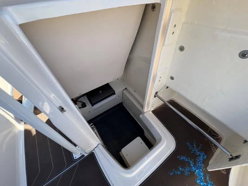 Slide: The Image of Robalo R202 Explorer 2020 - 66