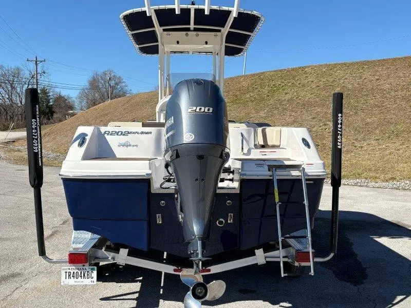 Slide: The Image of Robalo R202 Explorer 2020 - 69