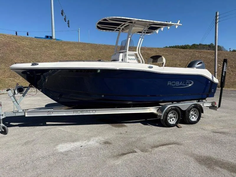 Slide: The Image of Robalo R202 Explorer 2020 - 72