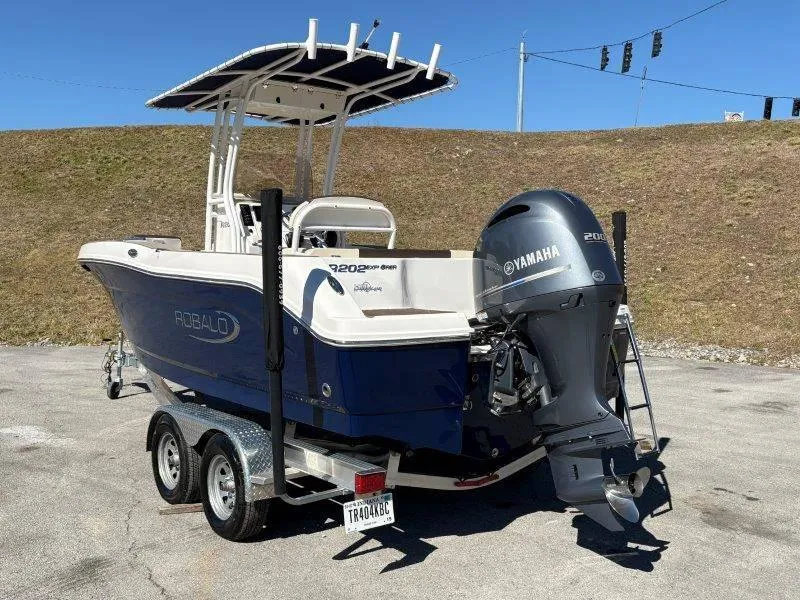 Slide: The Image of Robalo R202 Explorer 2020 - 73