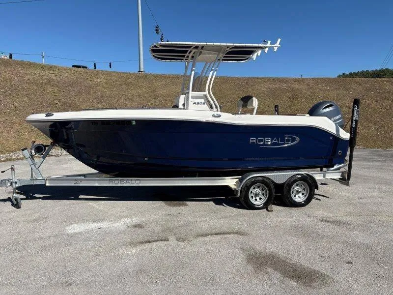 Slide: The Image of Robalo R202 Explorer 2020 - 74