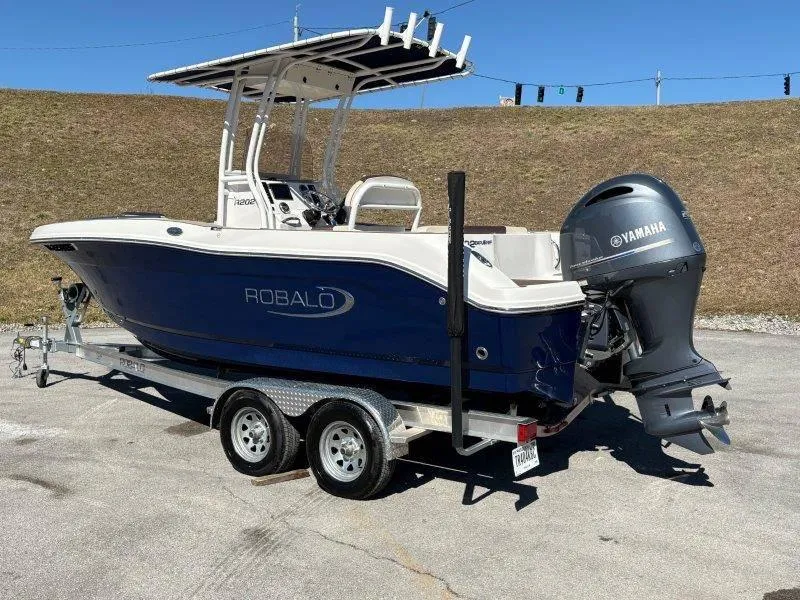 Slide: The Image of Robalo R202 Explorer 2020 - 76