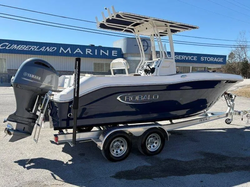 Slide: The Image of Robalo R202 Explorer 2020 - 79