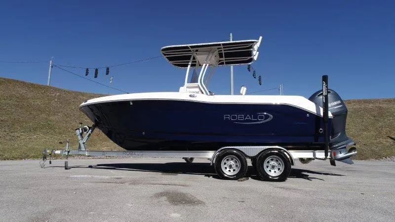 Slide: The Image of Robalo R202 Explorer 2020 - 8