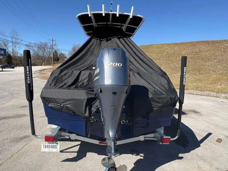 Slide: The Image of Robalo R202 Explorer 2020 - 93