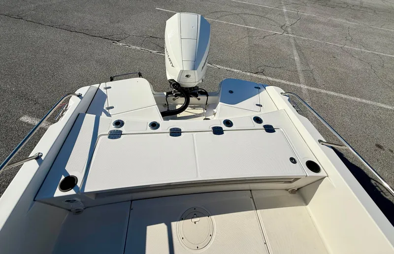 Slide: The Image of Boston Whaler 210 Dauntless 2020 - 15