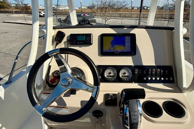 Slide: The Image of Boston Whaler 210 Dauntless 2020 - 20