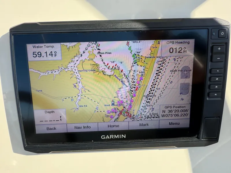 Slide: The Image of Boston Whaler 210 Dauntless 2020 - 23
