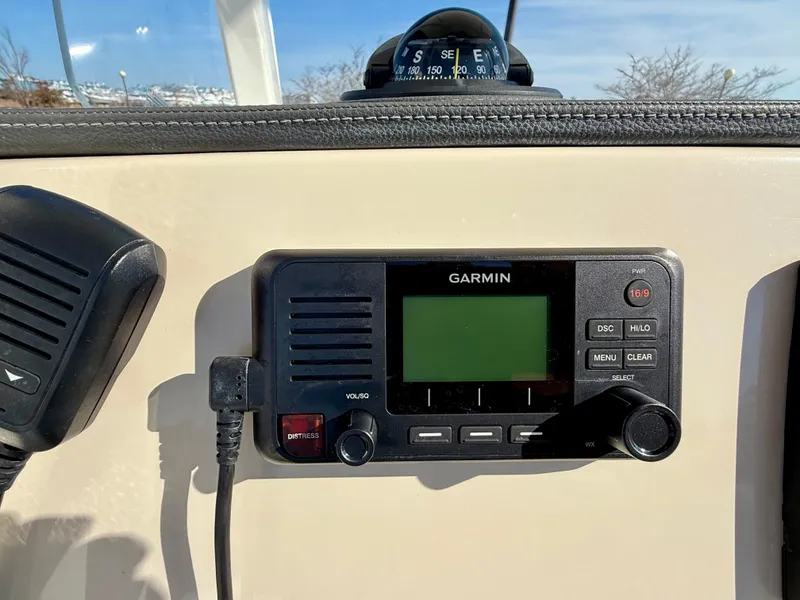 Slide: The Image of Boston Whaler 210 Dauntless 2020 - 26