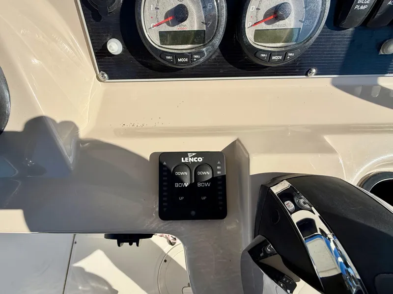 Slide: The Image of Boston Whaler 210 Dauntless 2020 - 30