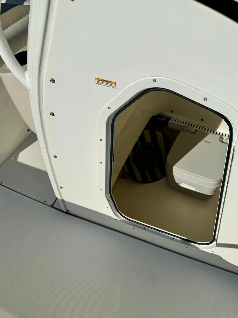 Slide: The Image of Boston Whaler 210 Dauntless 2020 - 37