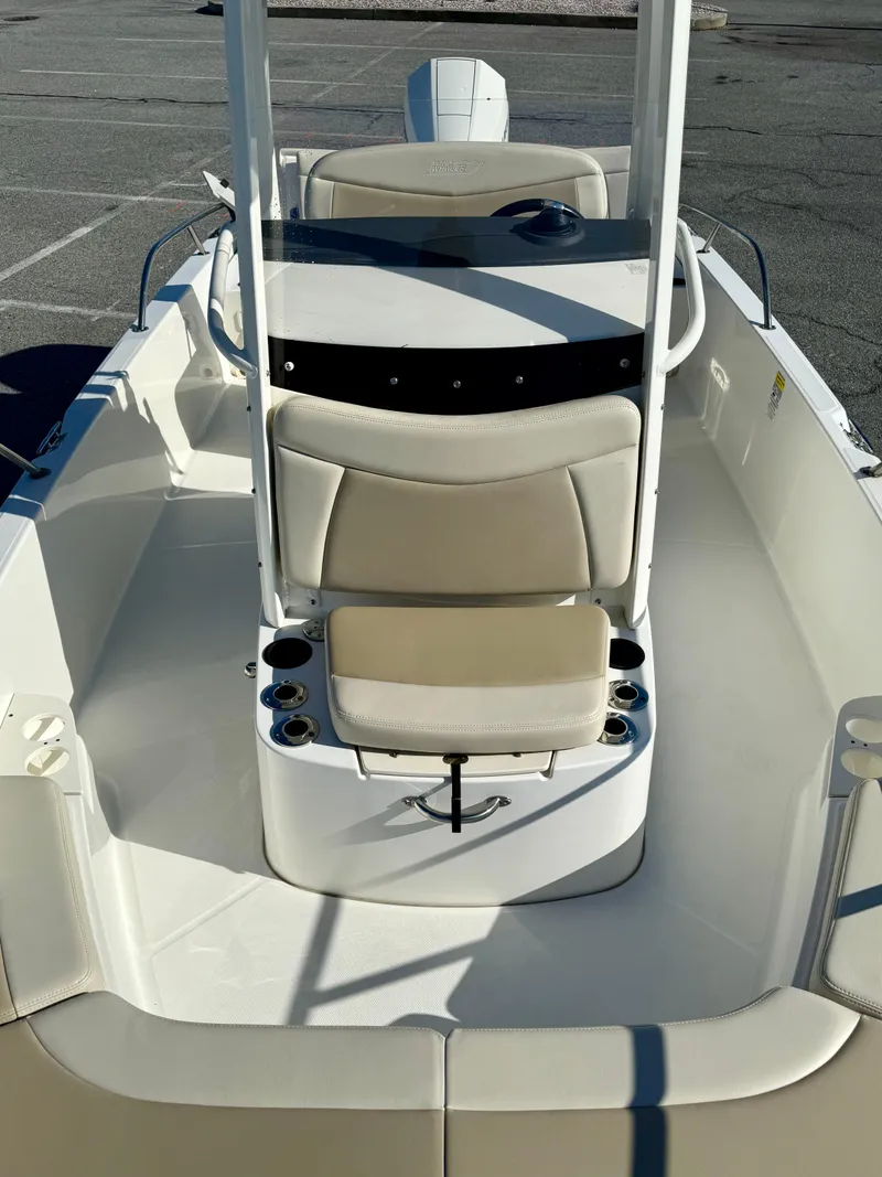 Slide: The Image of Boston Whaler 210 Dauntless 2020 - 44