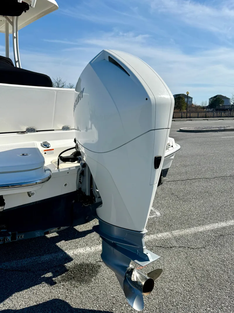 Slide: The Image of Boston Whaler 210 Dauntless 2020 - 8