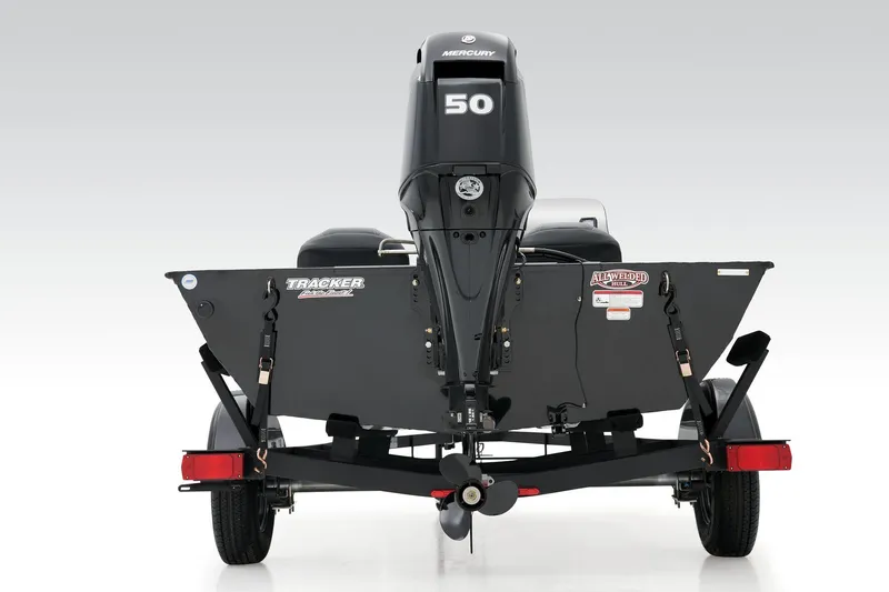 Slide: The Image of Tracker Bass Tracker Classic XL 2025 - 15