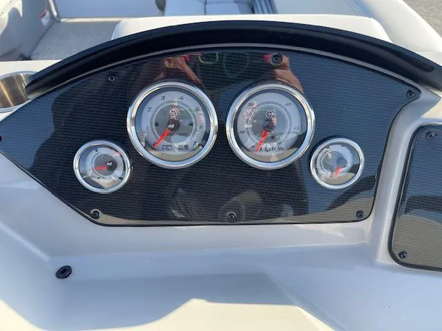 Slide: The Image of Dashboard of 2025 SunCatcher Select 20RC boat with gauges and controls. - 27