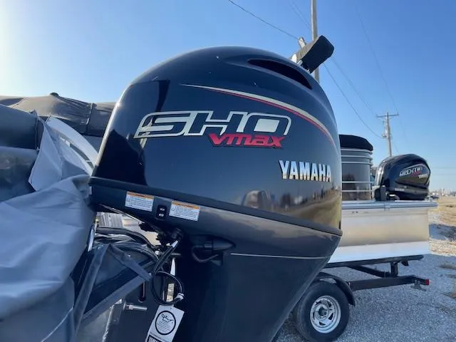 Slide: The Image of Yamaha SHO VMAX outboard motor on 2025 SunCatcher Select 20RC boat. - 5