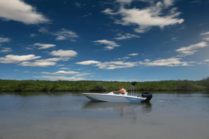Slide: The Image of Boston Whaler 130 Super Sport 2025 - 17