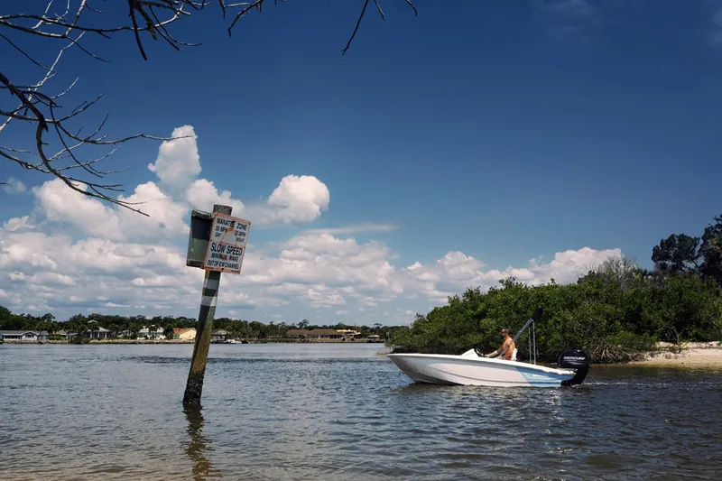 Slide: The Image of Boston Whaler 130 Super Sport 2025 - 18