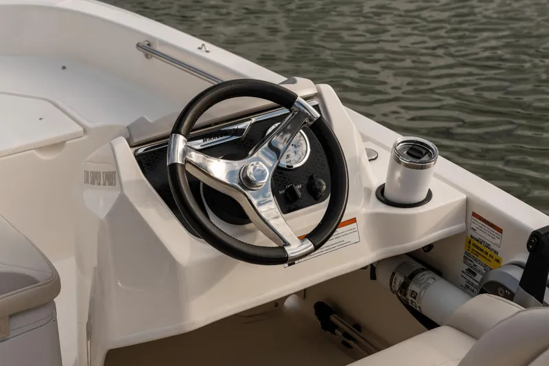 Slide: The Image of Boston Whaler 130 Super Sport 2025 - 39