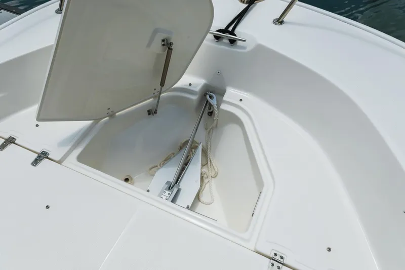 Slide: The Image of Boston Whaler 190 Montauk 2025 - 29