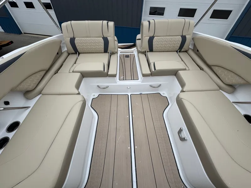 Slide: The Image of Hurricane SunDeck 2600 OB 2025 - 11