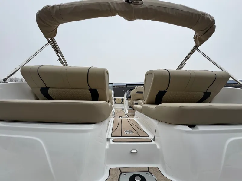 Slide: The Image of Hurricane SunDeck 2600 OB 2025 - 13