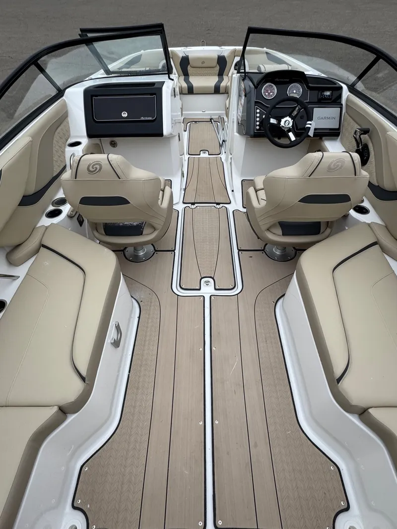 Slide: The Image of Hurricane SunDeck 2600 OB 2025 - 14