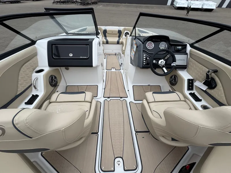 Slide: The Image of Hurricane SunDeck 2600 OB 2025 - 15