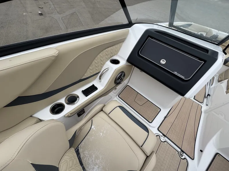 Slide: The Image of Hurricane SunDeck 2600 OB 2025 - 17