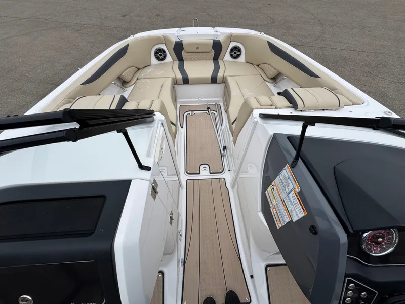 Slide: The Image of Hurricane SunDeck 2600 OB 2025 - 18