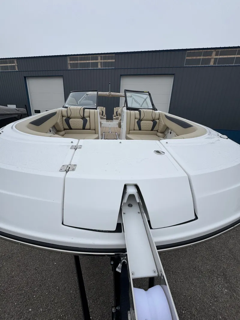 Slide: The Image of Hurricane SunDeck 2600 OB 2025 - 4