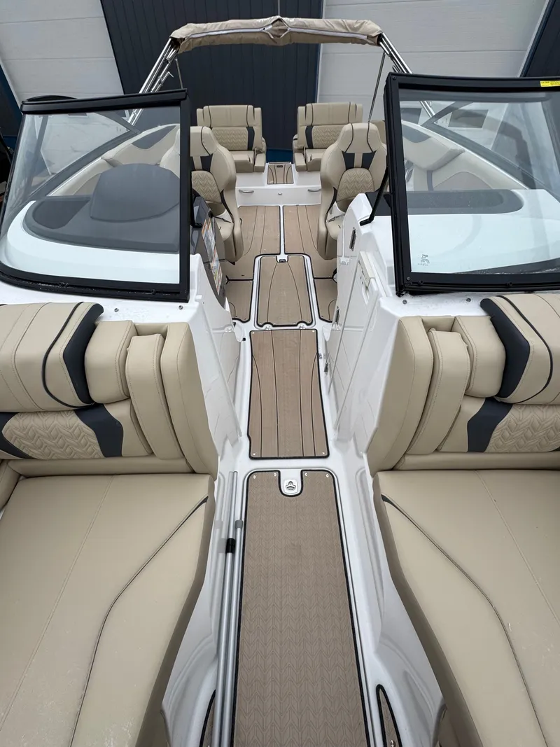 Slide: The Image of Hurricane SunDeck 2600 OB 2025 - 5