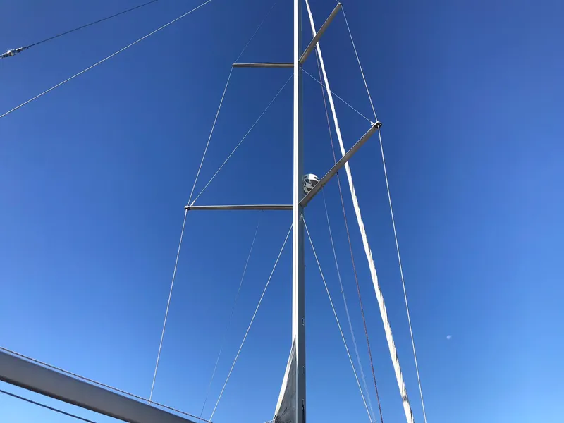 Slide: The Image of Mast of 2014 Beneteau Oceanis 48 sailboat against clear blue sky. - 7