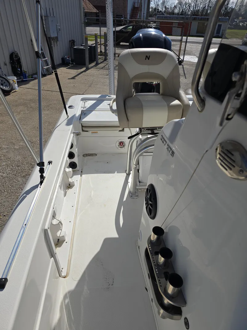 Slide: The Image of 2016 NauticStar 227 XTS boat interior with seating and console. - 11