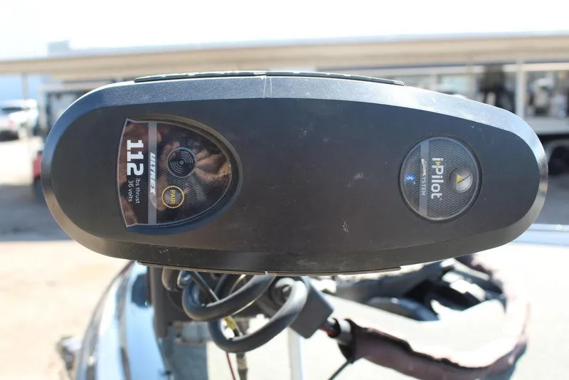 Slide: The Image of 2018 Skeeter FX21 LE boat with Minn Kota i-Pilot trolling motor, 112 thrust. - 8