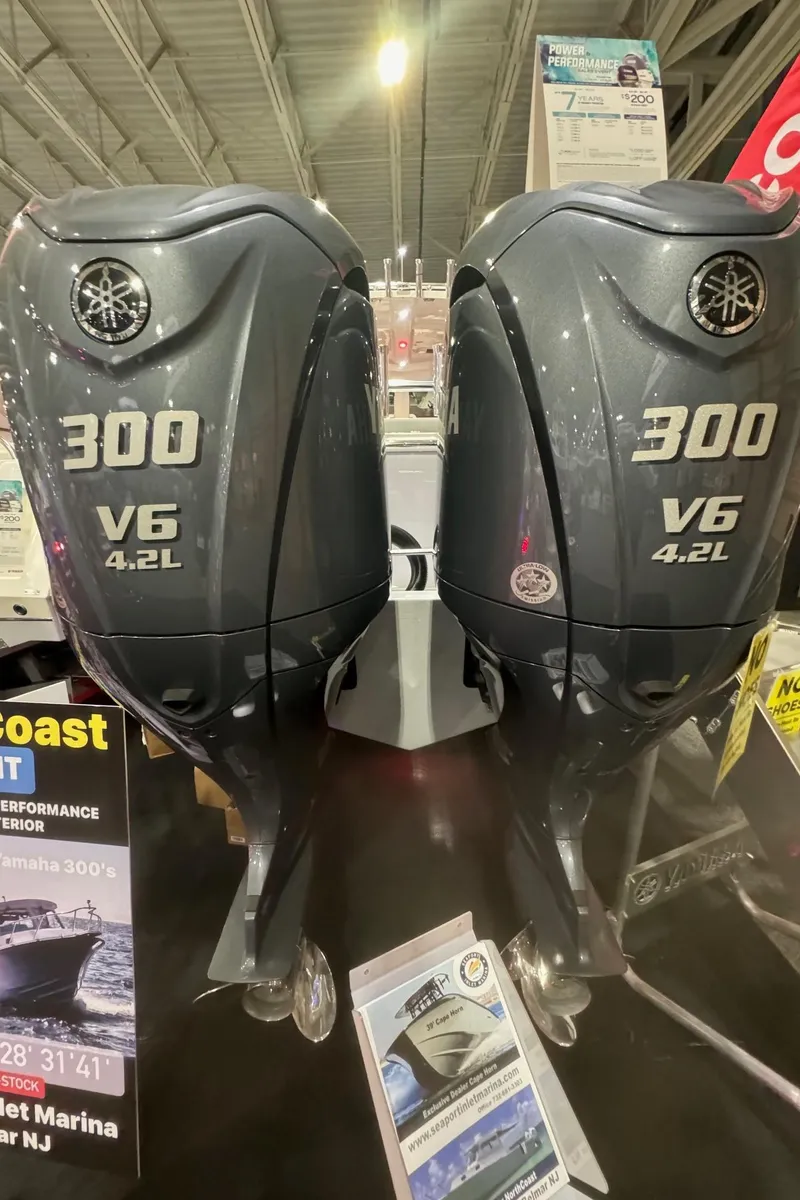Slide: The Image of Twin Yamaha 300 V6 4.2L outboard engines on display, NorthCoast 315 HT 2025 model. - 20