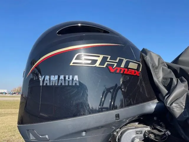Slide: The Image of Yamaha SHO VMAX engine on 2025 SunCatcher Fusion 324RC boat, clear blue sky background. - 29